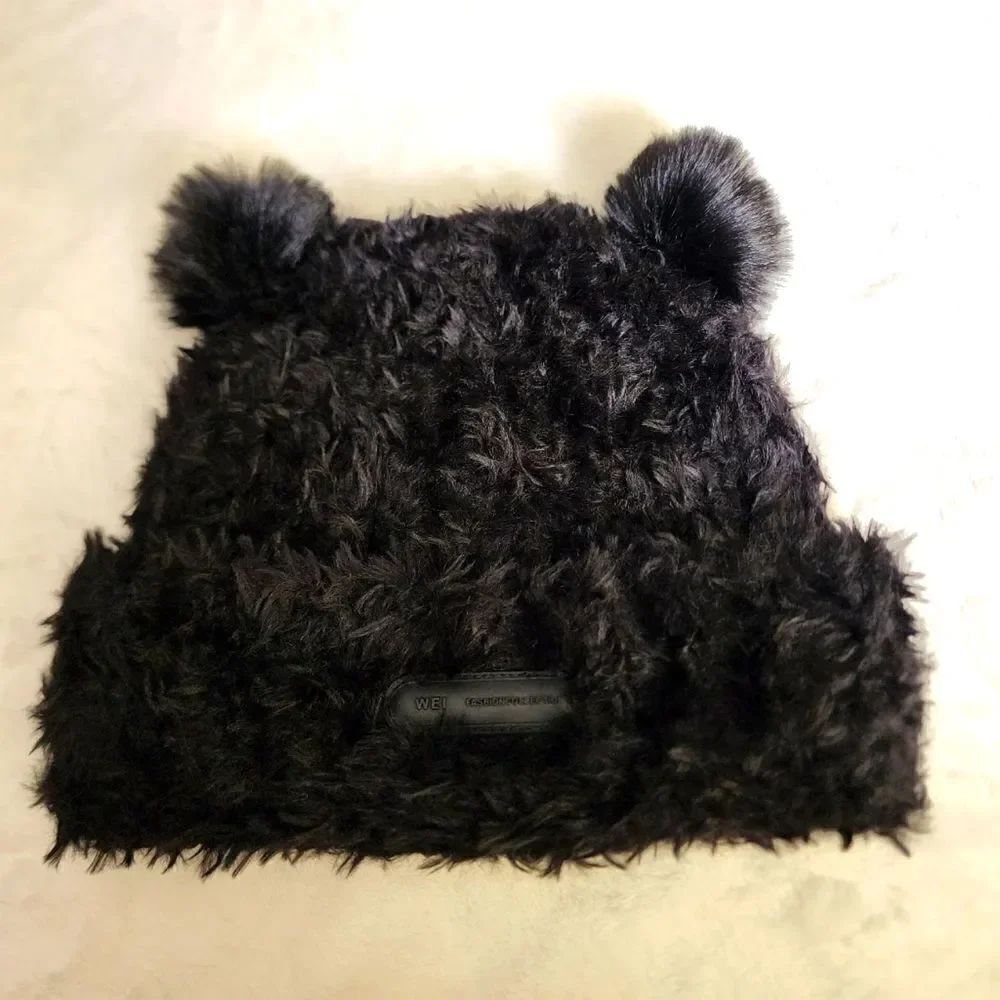 Black Knit Pom Pom Super Soft Beanie
